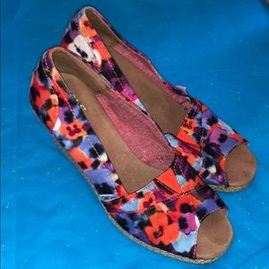 Toms floral peep toe wedges sz 8.5
